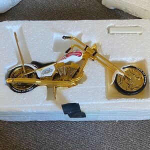 Hamilton collection Gold and White Motorcycle Model